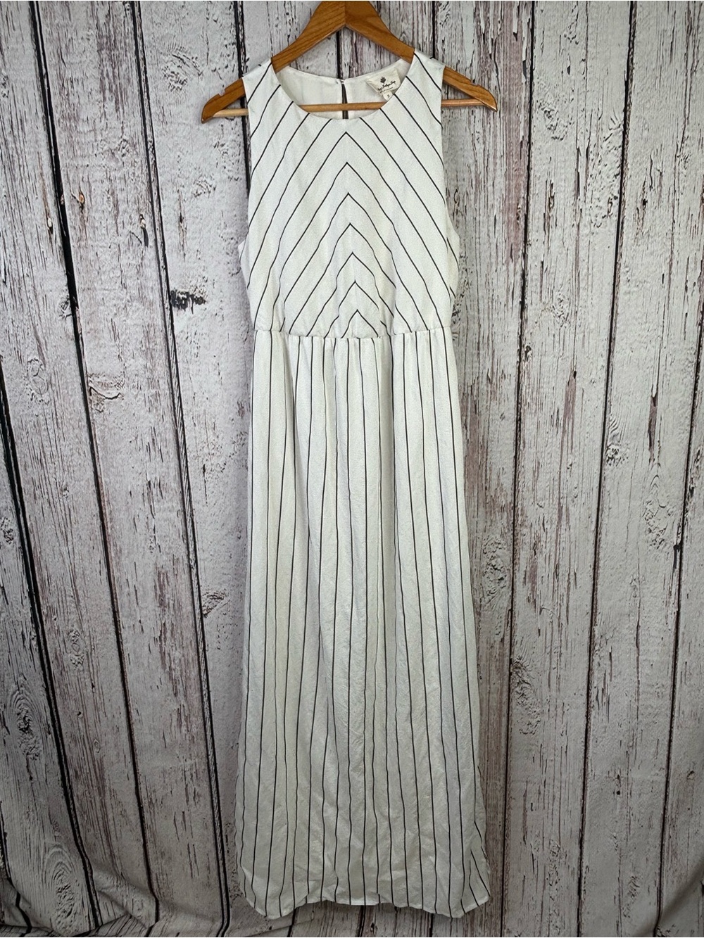 Betsey’s Boutique Shop Long Sleeveless Maxi Dress White Black Stripes Small